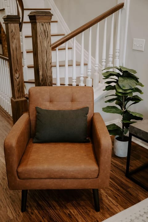 Stunning 4BR Townhome Rooftop City Views House in Over The Rhine