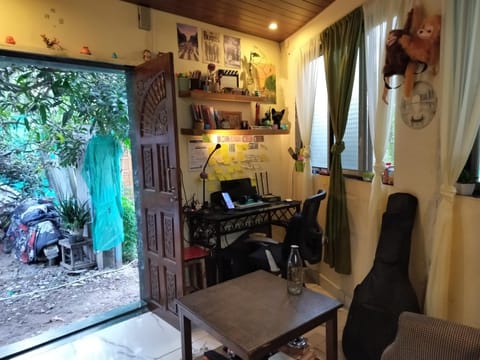 Garden, Living room, Seating area