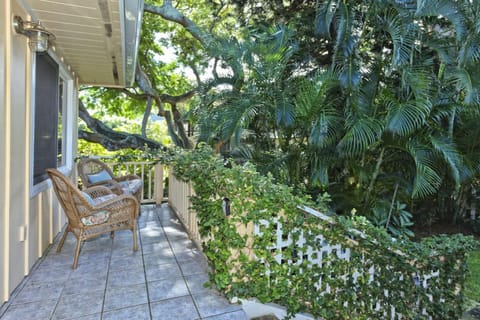 The Little Yellow Cottage in Lanikai Your Perfect Island Getaway! House in Kailua