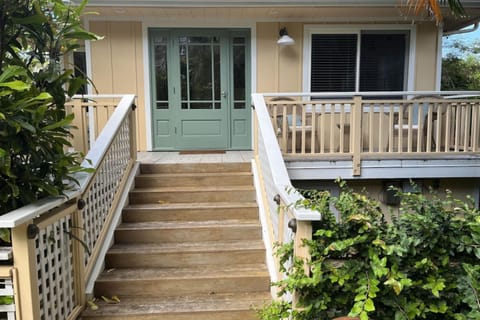 The Little Yellow Cottage in Lanikai Your Perfect Island Getaway! House in Kailua