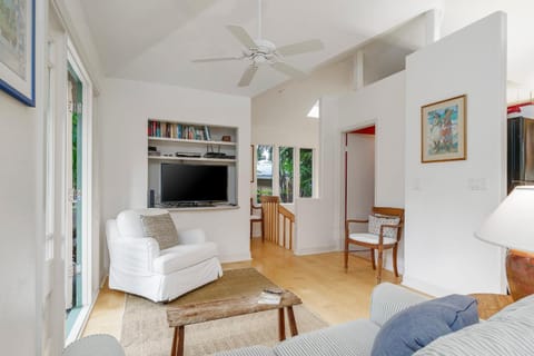 The Little Yellow Cottage in Lanikai Your Perfect Island Getaway! House in Kailua