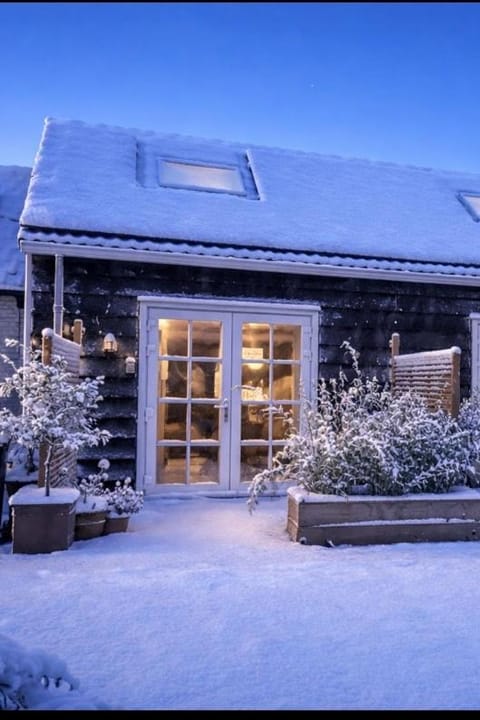 Studio Veerse Meer Apartment in Wolphaartsdijk