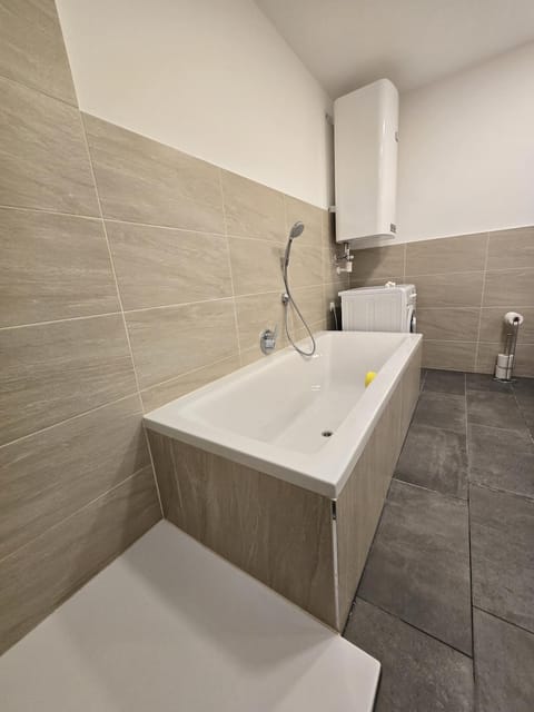 Aldrans Apartment with 3 bedrooms Apartment in Innsbruck