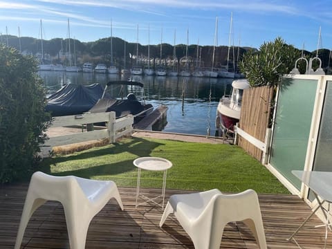 Balcony/Terrace, Lake view
