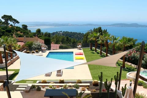 Villa Françoise pour 10 personnes avec vue mer et piscine chauffée à Carqueiranne Villa in Hyères