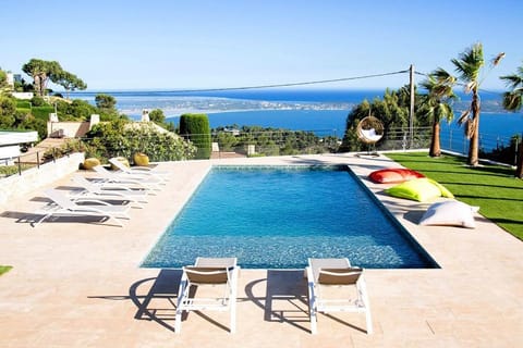 Villa Françoise pour 10 personnes avec vue mer et piscine chauffée à Carqueiranne Villa in Hyères