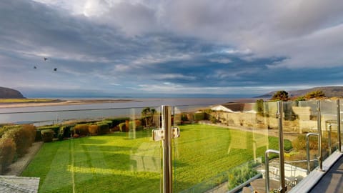 Property building, Balcony/Terrace, Other, Mountain view, River view, Sea view