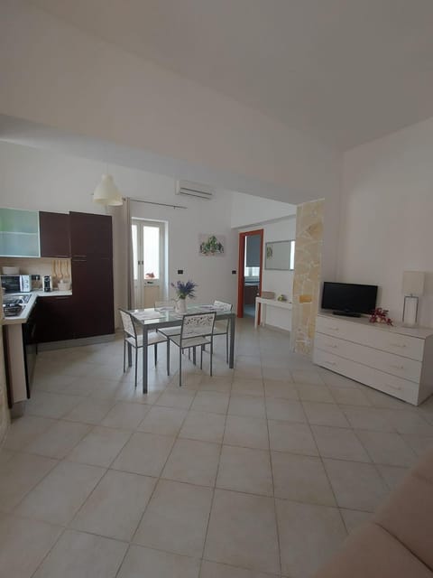 TV and multimedia, Living room, Dining area, oven, stove