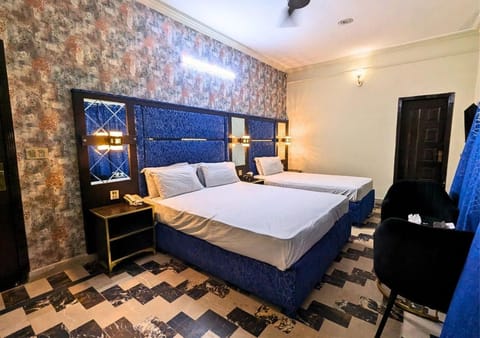 Bed, Decorative detail, Seating area, Bedroom