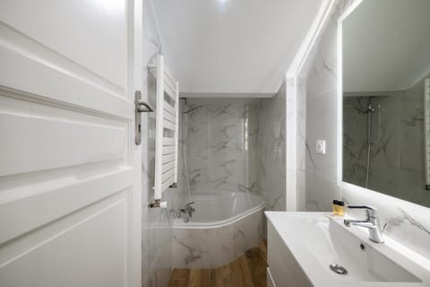 Maison de ville familiale, 5 chambres, terrasse, à 20 minutes du centre ville House in Nice