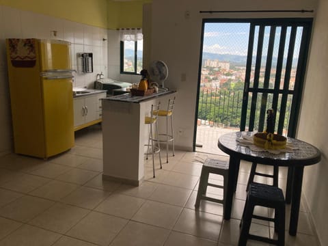 Natural landscape, Kitchen or kitchenette, Living room, Dining area, Mountain view, pet friendly, stove