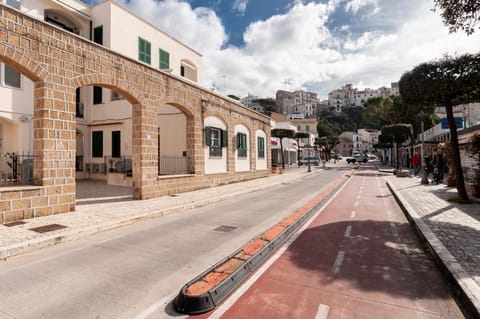 Property building, Day, Neighbourhood, City view, Street view, Location