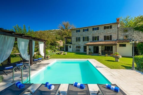 Property building, Day, Balcony/Terrace, Pool view, Swimming pool, sunbed