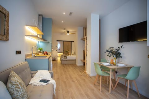 Bed, TV and multimedia, Living room, Photo of the whole room, Dining area, kitchen