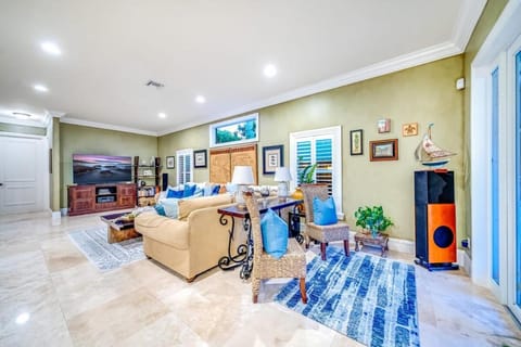 5BR Luxury Mins to Las Olas, Shops and Beach House in Fort Lauderdale