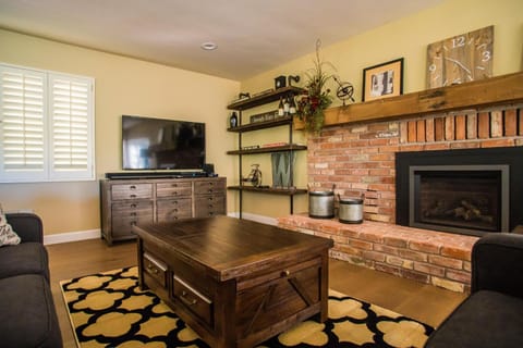 Hilltop West House in Paso Robles