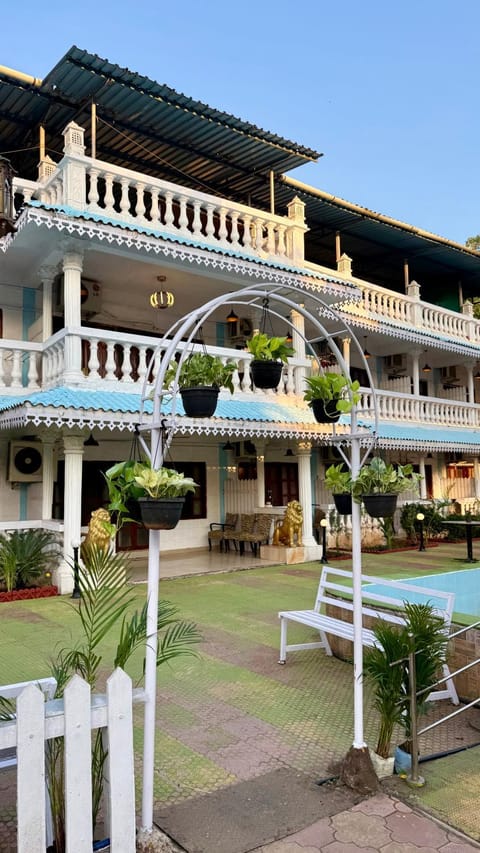 Property building, Day, Garden