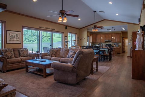 The J's Nest Deluxe House in Sierra Nevada