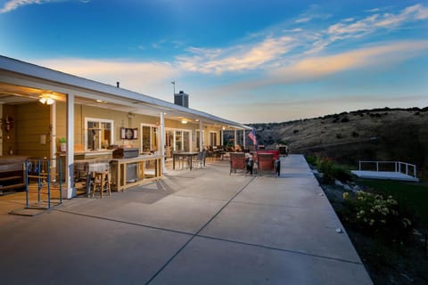 The J's Nest Deluxe House in Sierra Nevada