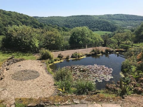 Secluded and self-contained Room with a View Apartment in Tintern