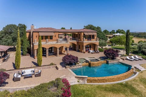 Mira Vista Vineyard Estate House in Paso Robles