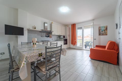 TV and multimedia, Kitchen or kitchenette, Living room, Seating area, Dining area, oven, stove