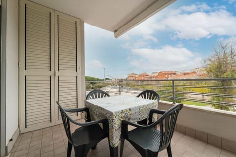 Day, View (from property/room), Balcony/Terrace, Living room, Seating area, Dining area