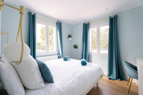 Bed, Photo of the whole room, Bedroom