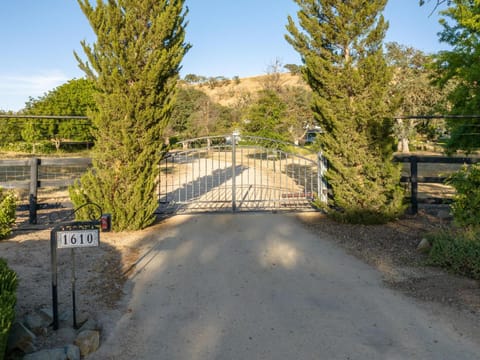 Oaks and Roses Ranch House in Paso Robles