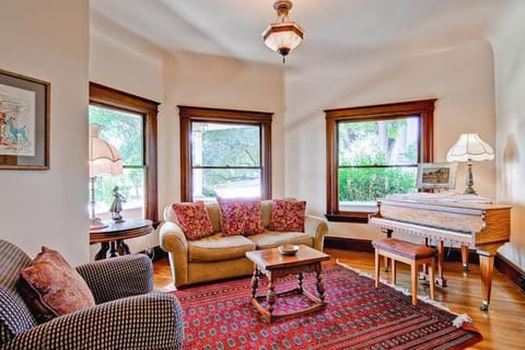 Downtown Diggs House in Paso Robles