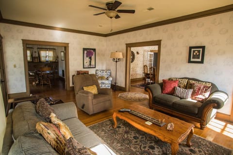 Jany Home Downtown House in Paso Robles