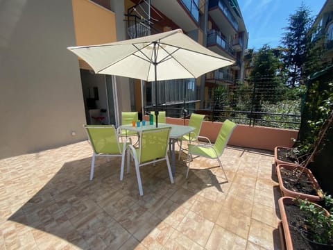Property building, Balcony/Terrace, Balcony/Terrace