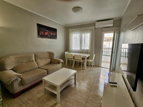 TV and multimedia, Living room, Seating area, Dining area, air conditioner
