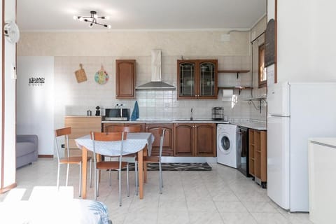 Kitchen or kitchenette, Living room, Seating area, Dining area, dishwasher, minibar, oven, pet friendly, stove, washing machine, dryer
