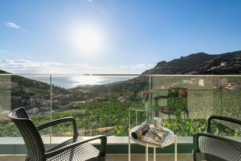 Day, Natural landscape, Balcony/Terrace, Mountain view, Sea view