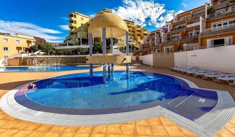 Property building, Day, Pool view, Swimming pool