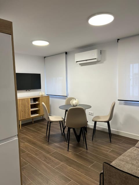 Communal lounge/ TV room, TV and multimedia, Living room, Seating area, Dining area, air conditioner