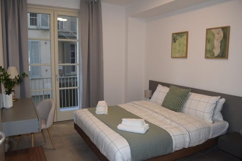 Bed, Living room, Photo of the whole room, Bedroom, towels