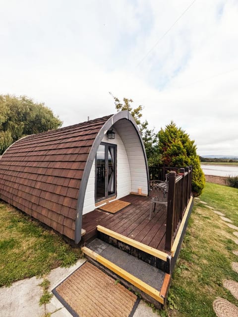 The Golden Ball Hotel Pods Apartment in England