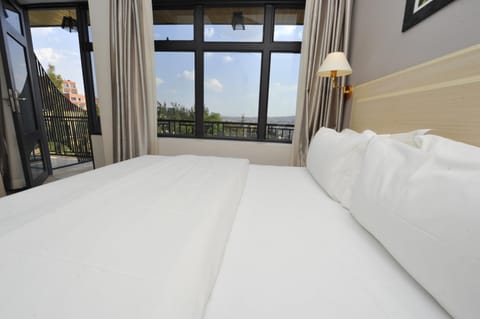 Day, Photo of the whole room