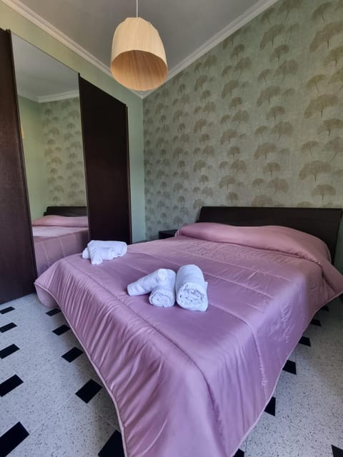 Bedroom, towels, air conditioner