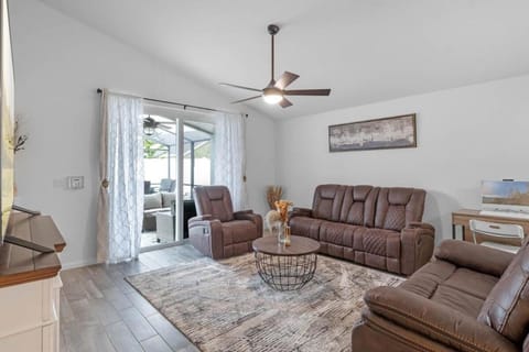 15730 BAY VISTA DRIVE CLERMONT 4BED Villa in Four Corners