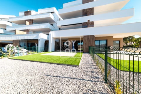 Property building, Garden, Balcony/Terrace
