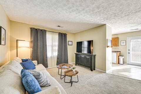 Family Home with Ping-Pong and Fire Pit in Lexington House in Lexington