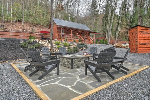 Adventure Awaits in the Smokey Mountains with Hot Tub Pet Friendly House in Elizabethton