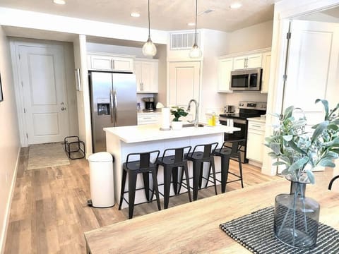 Bear Lake Retreat - Walk to Marina & Market! House in Garden City