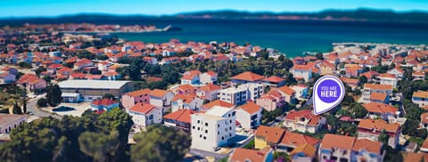 Property building, Nearby landmark, Neighbourhood, Bird's eye view, City view, Sea view, Street view, Location