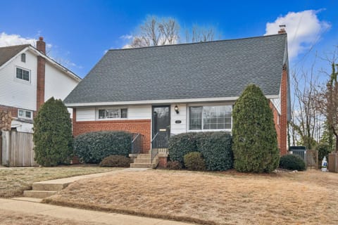 Uline Hospitality home House in Alexandria