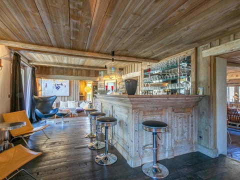Chalet grand luxe avec piscine, sauna, hammam et bar - Accueille 12 personnes - FR-1-694-319 Chalet in Val dIsere