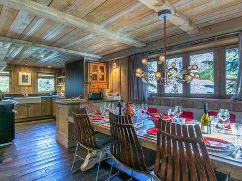 Chalet grand luxe avec piscine, sauna, hammam et bar - Accueille 12 personnes - FR-1-694-319 Chalet in Val dIsere